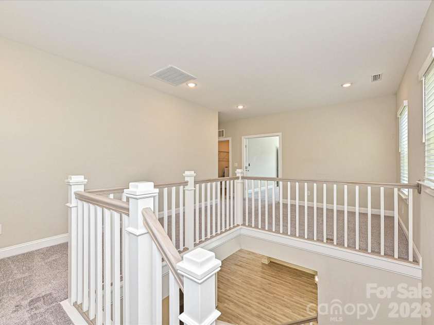 6320 Kennard Drive, Charlotte, NC 28216.  MLS# CAR4400358, YatesRealty ID 35206. Upper Landing