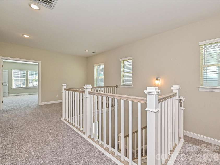 6320 Kennard Drive, Charlotte, NC 28216.  MLS# CAR4400358, YatesRealty ID 35206. Upper landing