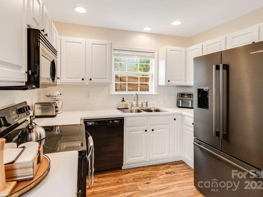 299 Swift Creek Road, Fletcher, NC 28732.  MLS# CAR4297720, YatesRealty ID 35207. 