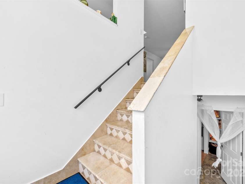 107 Cliffwood Drive, Hudson, NC 28638.  MLS# CAR4297801, YatesRealty ID 35208. 