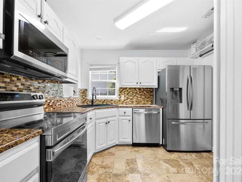 107 Cliffwood Drive, Hudson, NC 28638.  MLS# CAR4297801, YatesRealty ID 35208. 