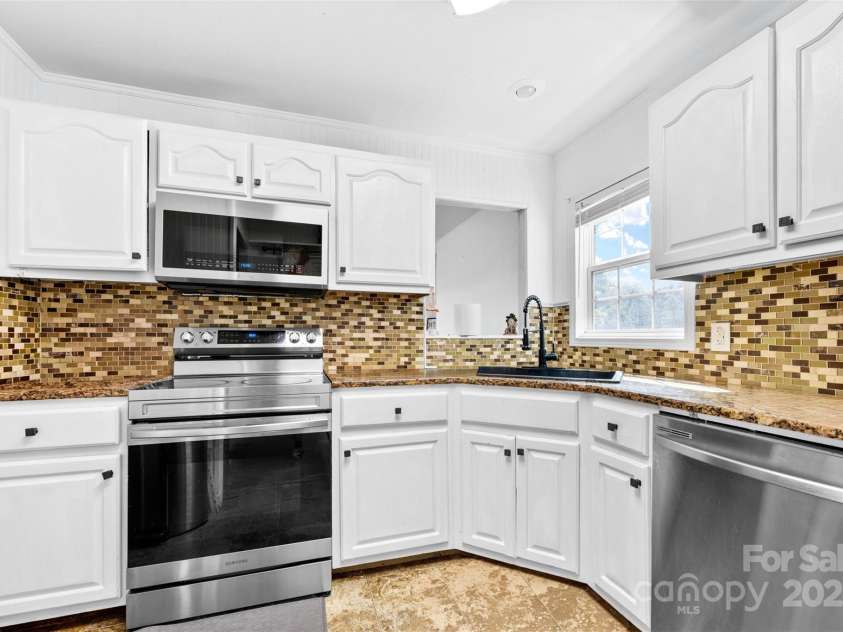 107 Cliffwood Drive, Hudson, NC 28638.  MLS# CAR4297801, YatesRealty ID 35208. 