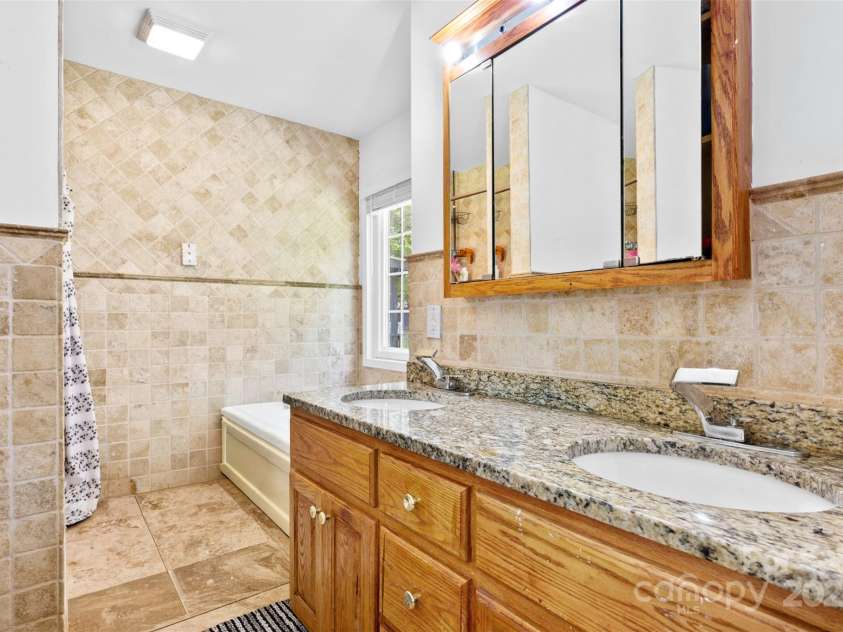 107 Cliffwood Drive, Hudson, NC 28638.  MLS# CAR4297801, YatesRealty ID 35208. 