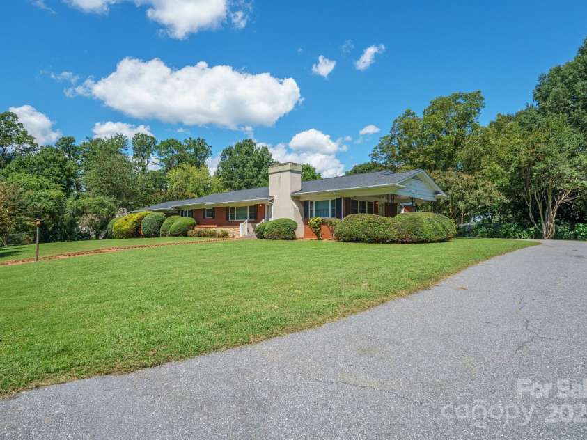 152 31st Avenue, Hickory, NC 28601.  MLS# CAR4297011, YatesRealty ID 35209. 