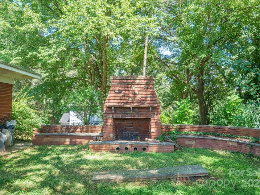 152 31st Avenue, Hickory, NC 28601.  MLS# CAR4297011, YatesRealty ID 35209. 