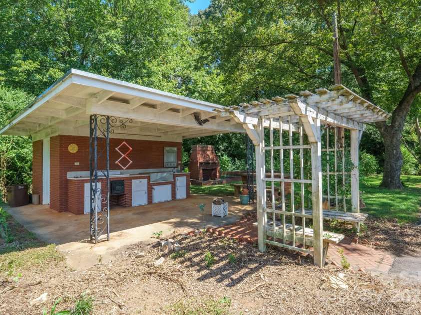 152 31st Avenue, Hickory, NC 28601.  MLS# CAR4297011, YatesRealty ID 35209. 