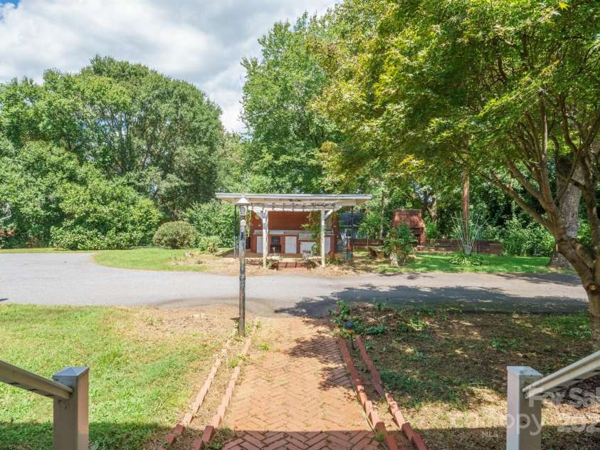 152 31st Avenue, Hickory, NC 28601.  MLS# CAR4297011, YatesRealty ID 35209. 