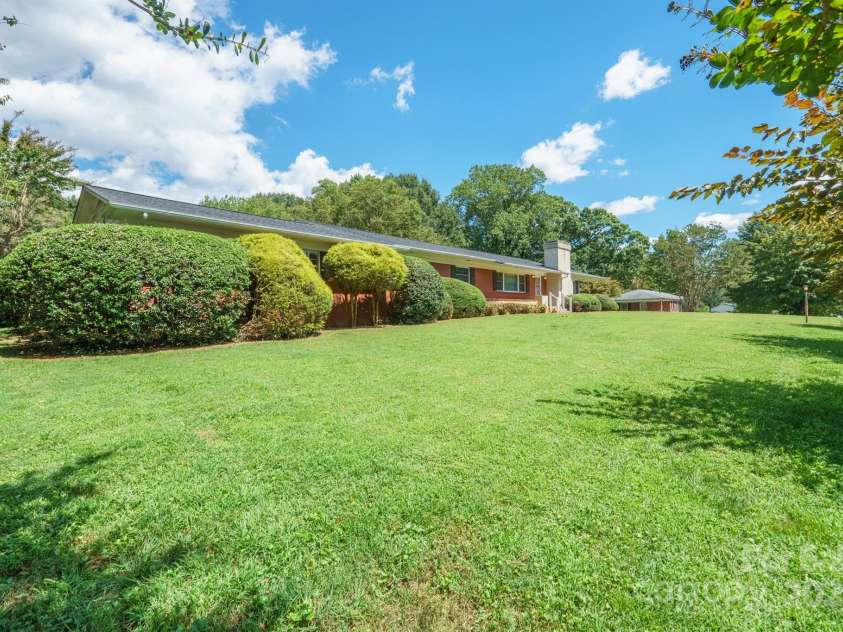 152 31st Avenue, Hickory, NC 28601.  MLS# CAR4297011, YatesRealty ID 35209. 