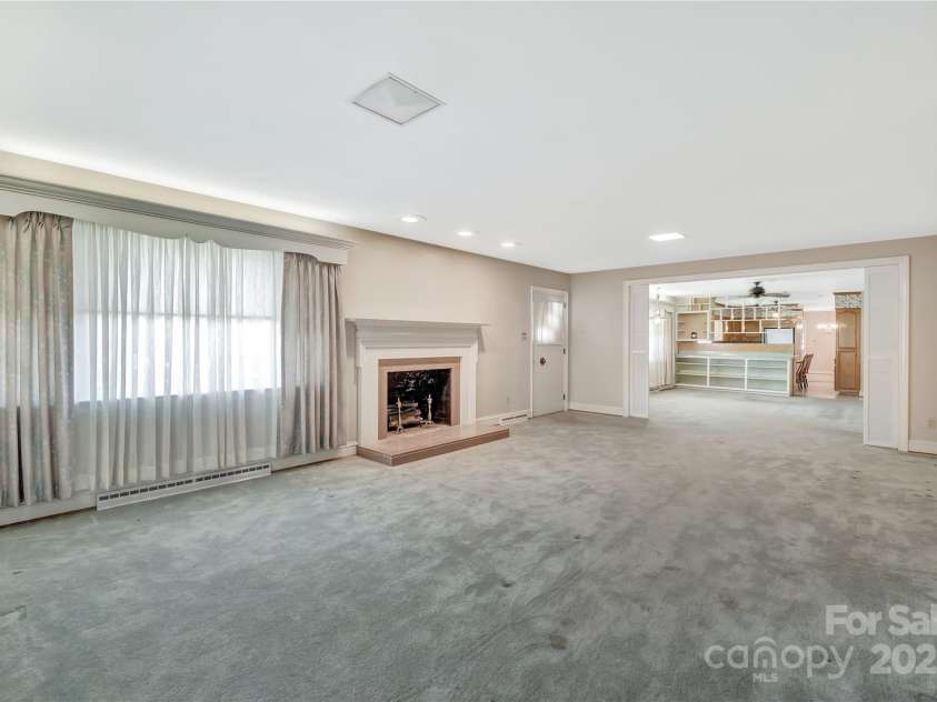 152 31st Avenue, Hickory, NC 28601.  MLS# CAR4297011, YatesRealty ID 35209. 