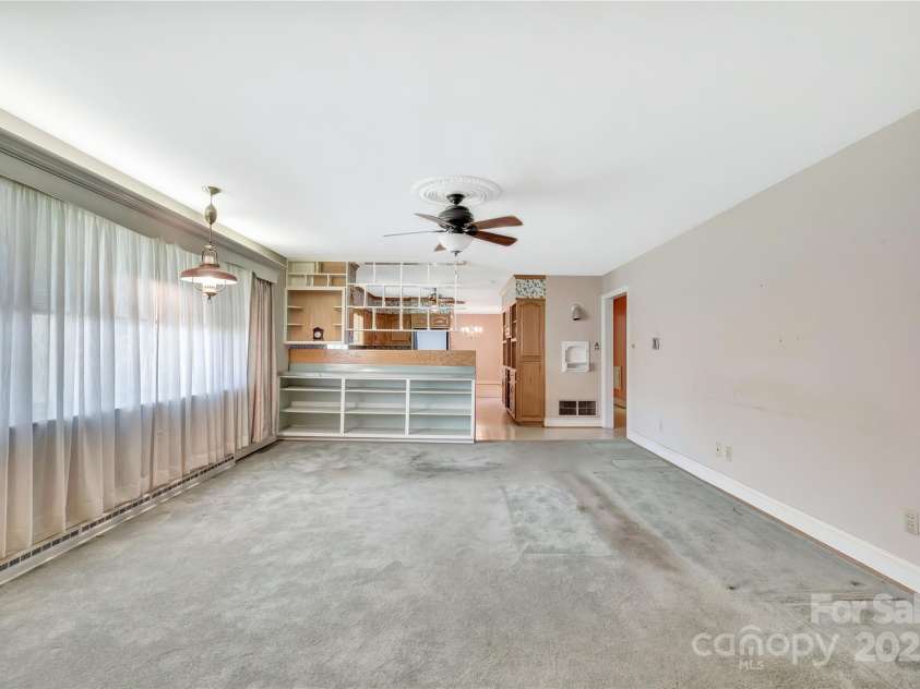 152 31st Avenue, Hickory, NC 28601.  MLS# CAR4297011, YatesRealty ID 35209. 
