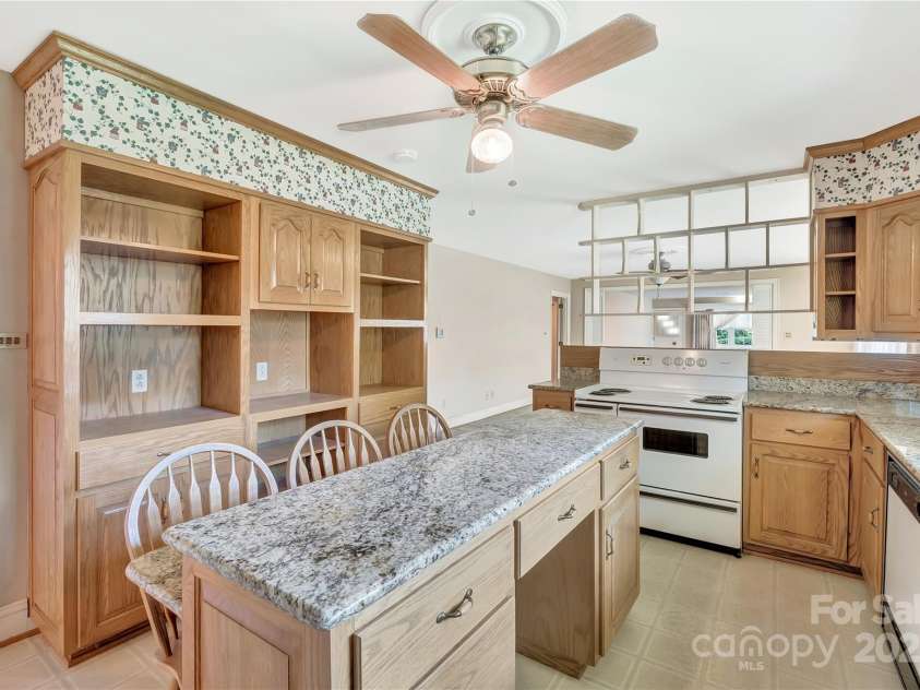 152 31st Avenue, Hickory, NC 28601.  MLS# CAR4297011, YatesRealty ID 35209. 