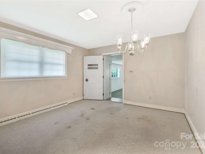 152 31st Avenue, Hickory, NC 28601.  MLS# CAR4297011, YatesRealty ID 35209. 