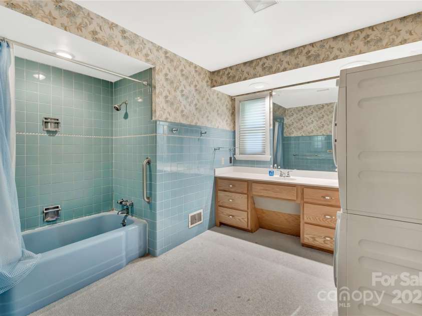 152 31st Avenue, Hickory, NC 28601.  MLS# CAR4297011, YatesRealty ID 35209. 