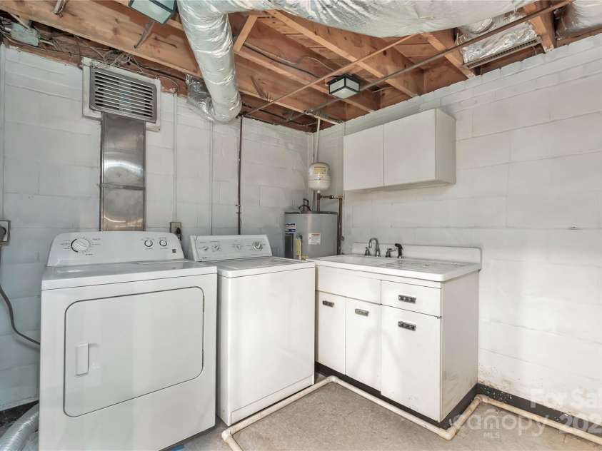 152 31st Avenue, Hickory, NC 28601.  MLS# CAR4297011, YatesRealty ID 35209. 