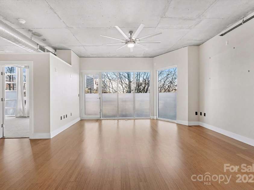 505 Sixth Street, Charlotte, NC 28202.  MLS# CAR4331370, YatesRealty ID 3521. FAMILY ROOM