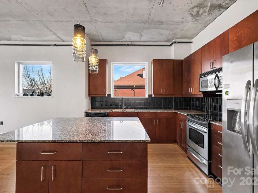 505 Sixth Street, Charlotte, NC 28202.  MLS# CAR4331370, YatesRealty ID 3521. KITCHEN