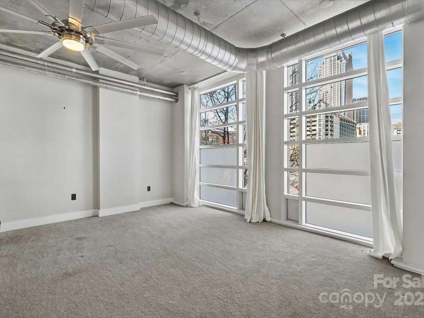 505 Sixth Street, Charlotte, NC 28202.  MLS# CAR4331370, YatesRealty ID 3521. PRIMARY BEDROOM