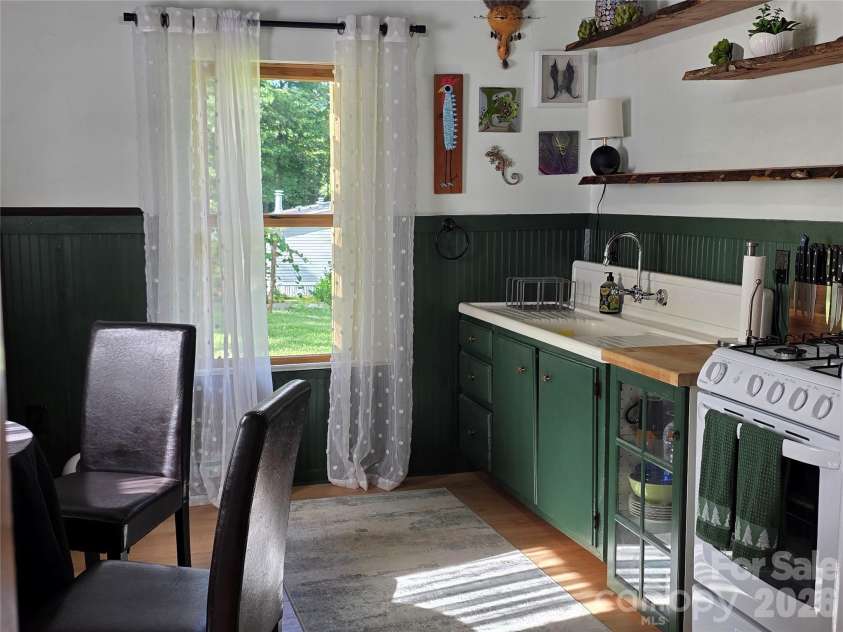 38 Lloyd Barnwell Road, Hendersonville, NC 28792.  MLS# CAR4394211, YatesRealty ID 35210. Bead board walls for an accent