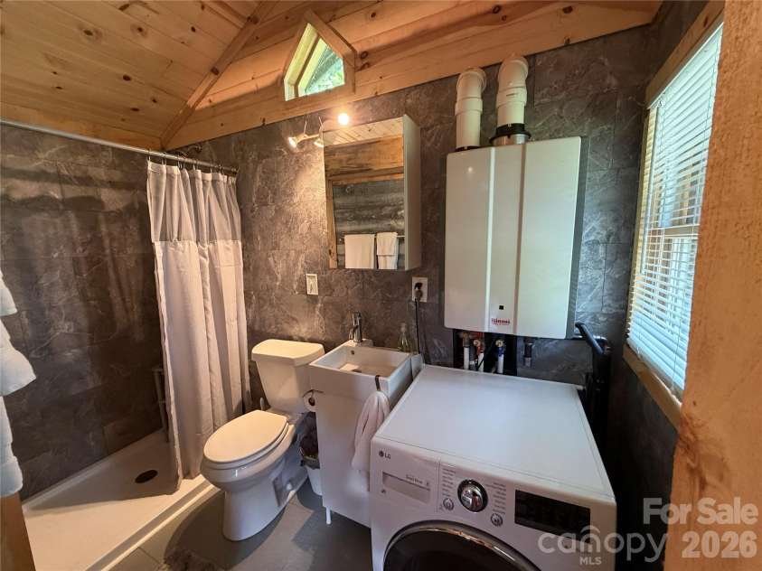 38 Lloyd Barnwell Road, Hendersonville, NC 28792.  MLS# CAR4394211, YatesRealty ID 35210. Cool windows