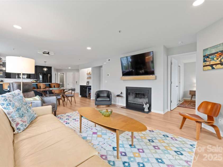 817 Southwest Drive, Davidson, NC 28036.  MLS# CAR4287616, YatesRealty ID 35210. 