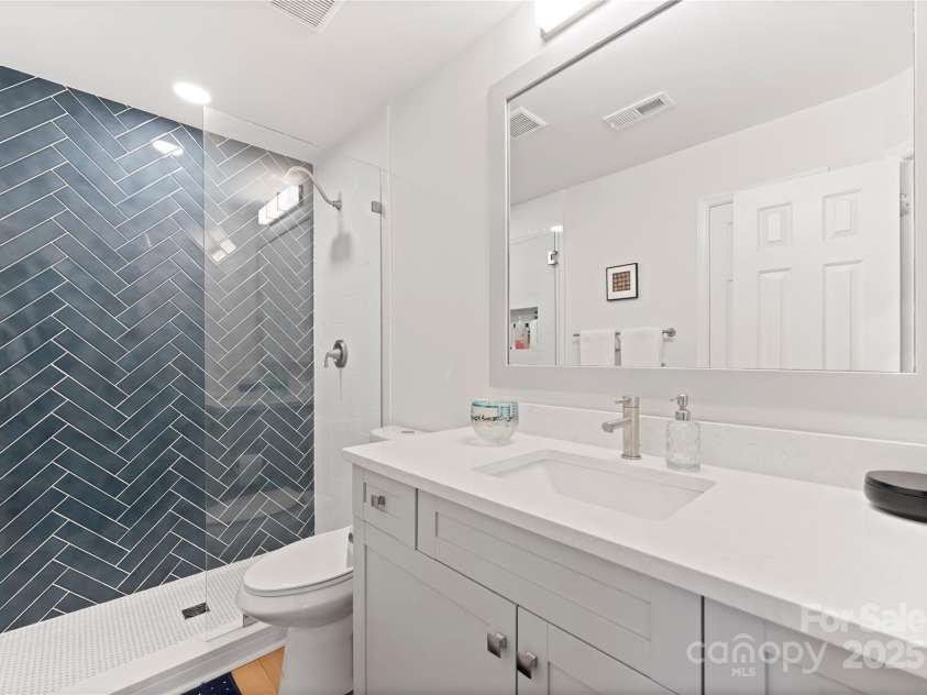 817 Southwest Drive, Davidson, NC 28036.  MLS# CAR4287616, YatesRealty ID 35210. 