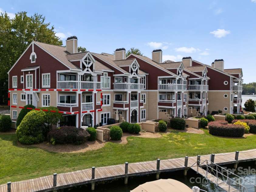 817 Southwest Drive, Davidson, NC 28036.  MLS# CAR4287616, YatesRealty ID 35210. 