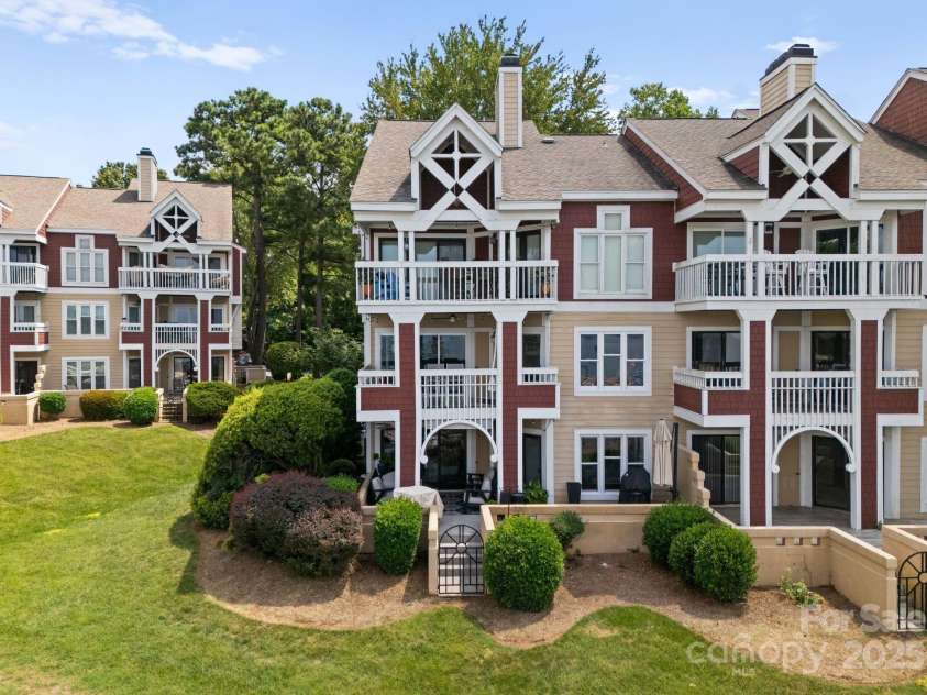 817 Southwest Drive, Davidson, NC 28036.  MLS# CAR4287616, YatesRealty ID 35210. 