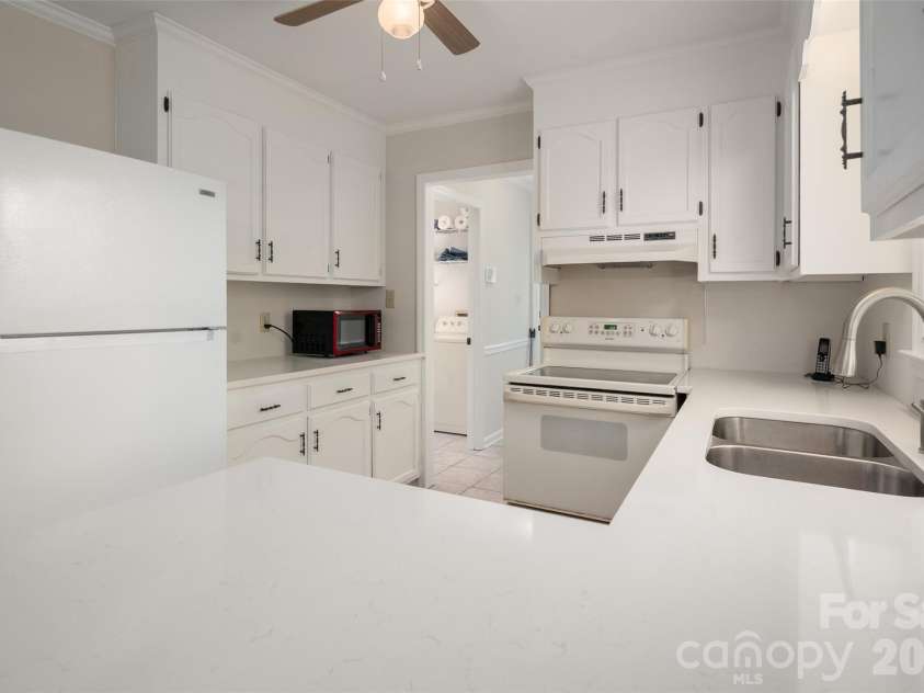 9112 Winter Moss Court, Charlotte, NC 28227.  MLS# CAR4399996, YatesRealty ID 35212. 
