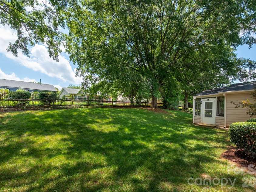 9112 Winter Moss Court, Charlotte, NC 28227.  MLS# CAR4399996, YatesRealty ID 35212. 