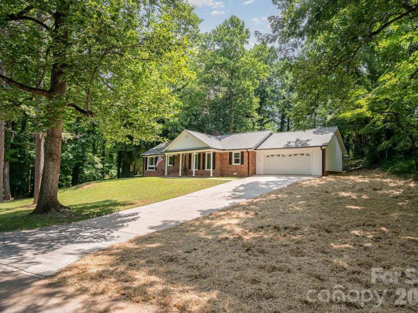 114 Elmwood Drive, Salisbury, NC 28147.  MLS# CAR4400661, YatesRealty ID 35213. 