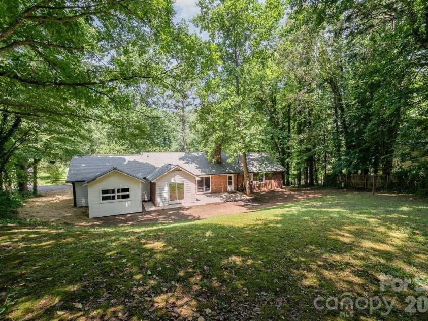 114 Elmwood Drive, Salisbury, NC 28147.  MLS# CAR4400661, YatesRealty ID 35213. 