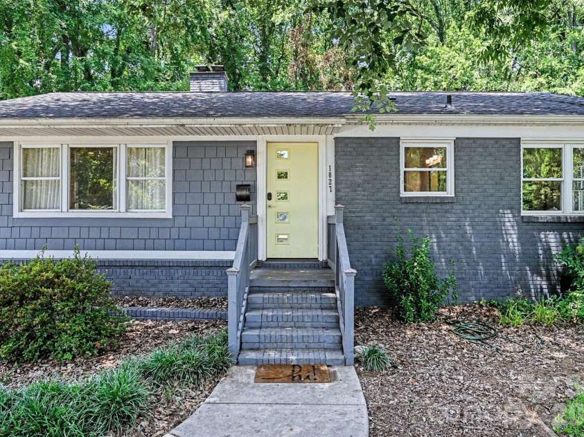 1027 Dresden Drive, Charlotte, NC 28205.  MLS# CAR4400632, YatesRealty ID 35216. 