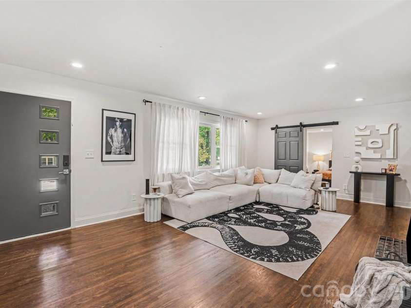 1027 Dresden Drive, Charlotte, NC 28205.  MLS# CAR4400632, YatesRealty ID 35216. 