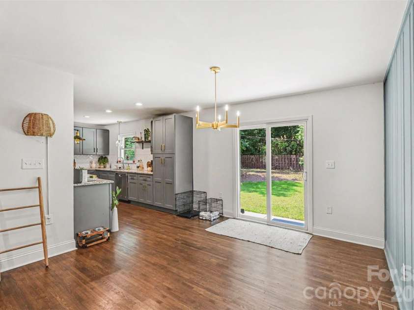 1027 Dresden Drive, Charlotte, NC 28205.  MLS# CAR4400632, YatesRealty ID 35216. 