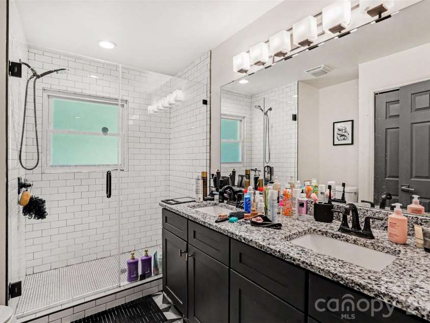 1027 Dresden Drive, Charlotte, NC 28205.  MLS# CAR4400632, YatesRealty ID 35216. 