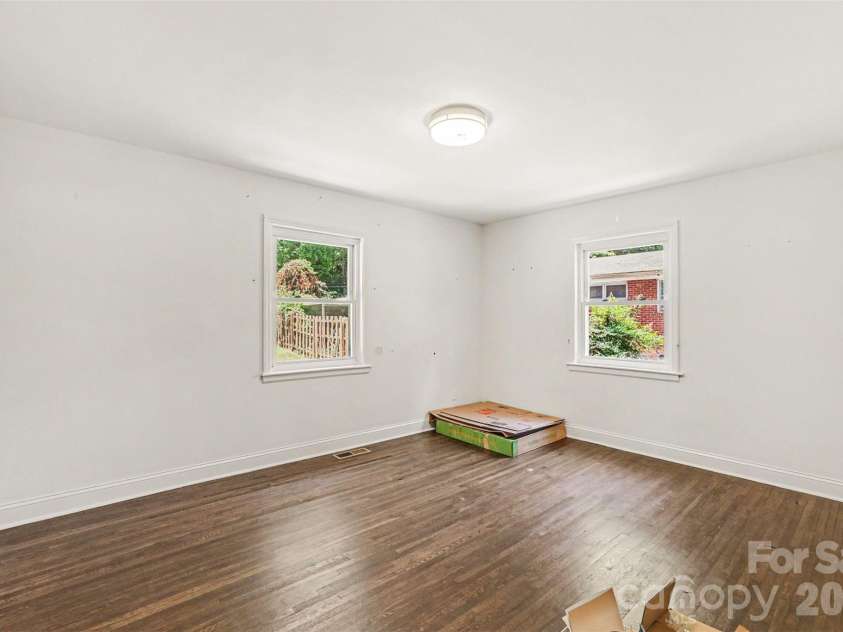 1027 Dresden Drive, Charlotte, NC 28205.  MLS# CAR4400632, YatesRealty ID 35216. 