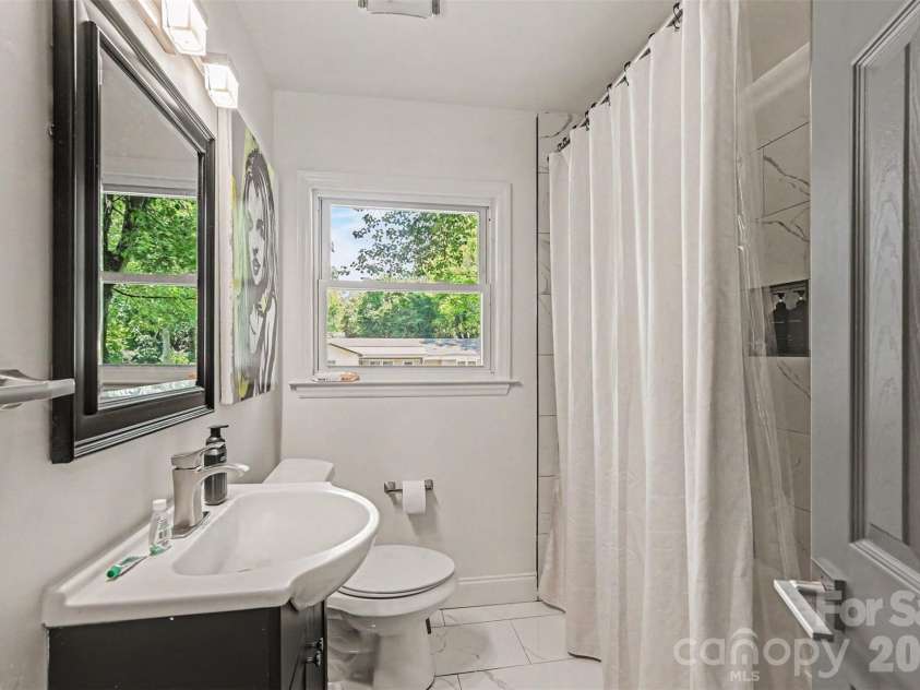 1027 Dresden Drive, Charlotte, NC 28205.  MLS# CAR4400632, YatesRealty ID 35216. 