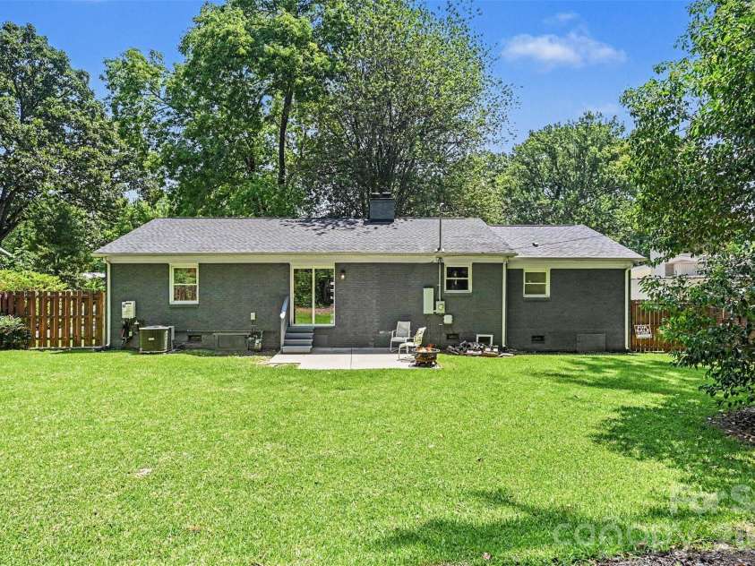 1027 Dresden Drive, Charlotte, NC 28205.  MLS# CAR4400632, YatesRealty ID 35216. 