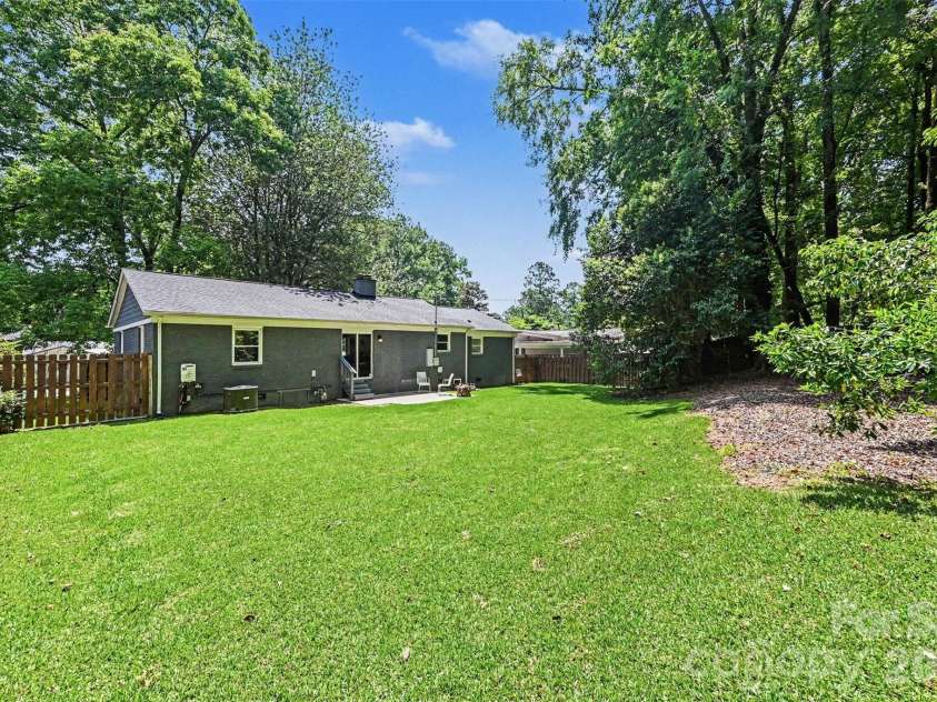 1027 Dresden Drive, Charlotte, NC 28205.  MLS# CAR4400632, YatesRealty ID 35216. 