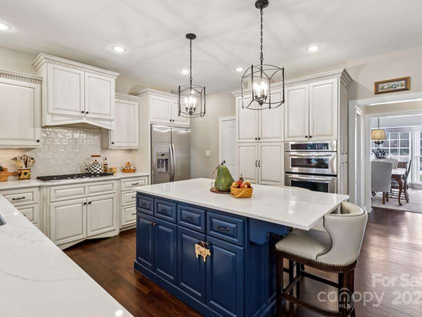 122 Ringneck Trail, Mooresville, NC 28117.  MLS# CAR4291490, YatesRealty ID 35216. Chef's kitchen with stainless steel appliances