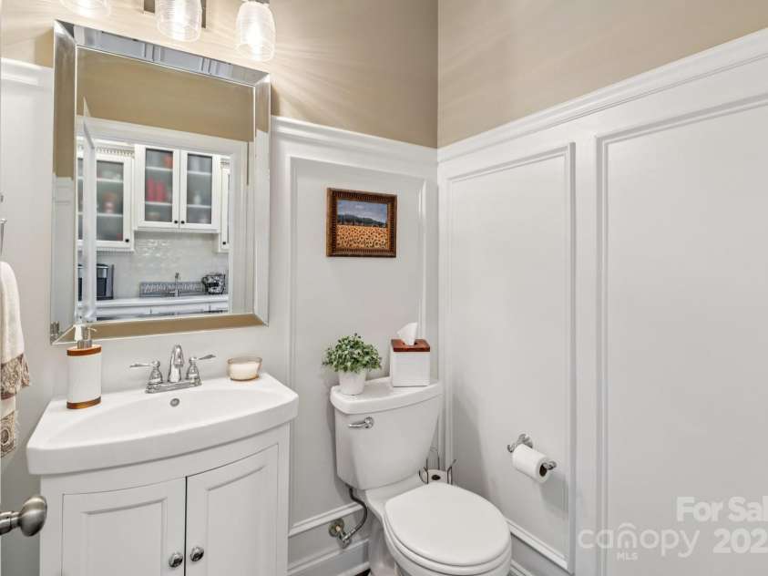 122 Ringneck Trail, Mooresville, NC 28117.  MLS# CAR4291490, YatesRealty ID 35216. Main floor powder room