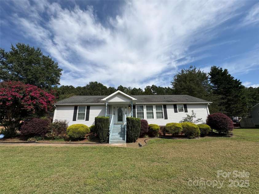 123 Castle Court, Kings Mountain, NC 28086.  MLS# CAR4293754, YatesRealty ID 35217. 