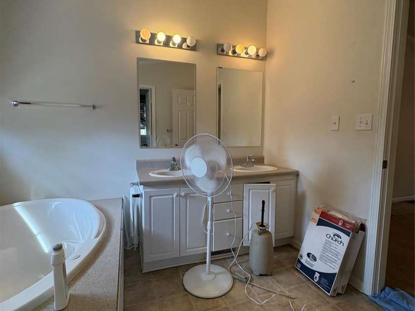 123 Castle Court, Kings Mountain, NC 28086.  MLS# CAR4293754, YatesRealty ID 35217. 