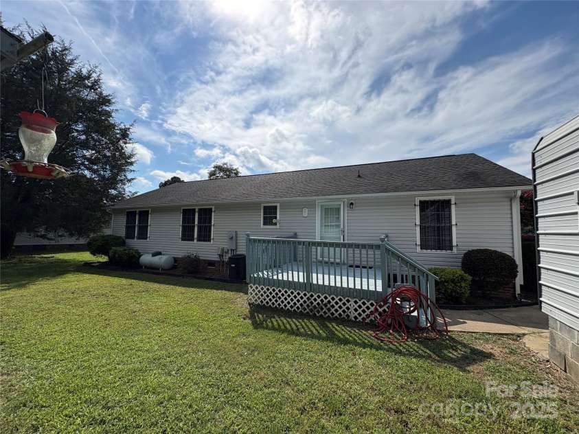 123 Castle Court, Kings Mountain, NC 28086.  MLS# CAR4293754, YatesRealty ID 35217. 