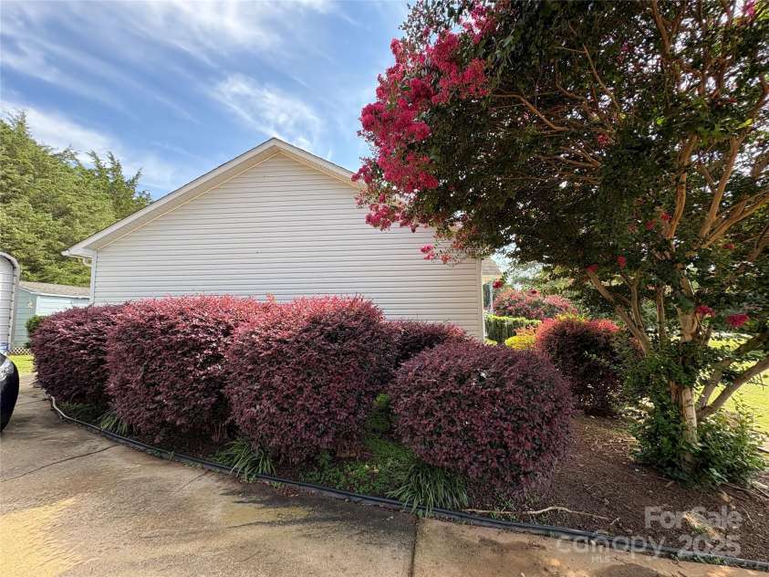 123 Castle Court, Kings Mountain, NC 28086.  MLS# CAR4293754, YatesRealty ID 35217. 