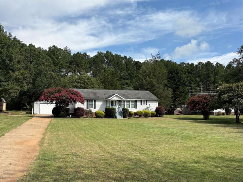 123 Castle Court, Kings Mountain, NC 28086.  MLS# CAR4293754, YatesRealty ID 35217. 