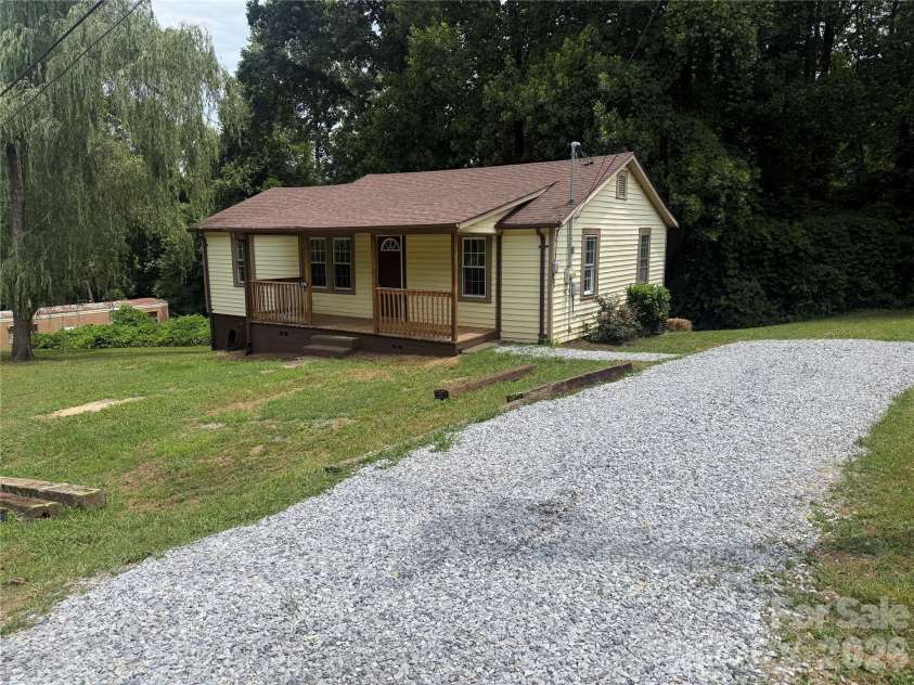 276 Kathy Street, Marion, NC 28752.  MLS# CAR4399135, YatesRealty ID 35217. 