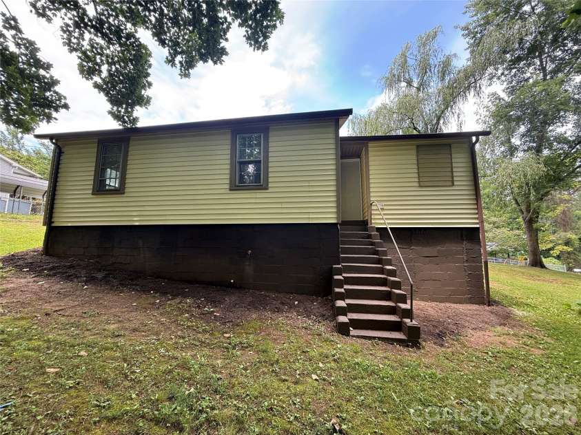 276 Kathy Street, Marion, NC 28752.  MLS# CAR4399135, YatesRealty ID 35217. 