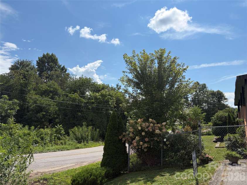 256A Bruce Road, Mars Hill, NC 28754.  MLS# CAR4399321, YatesRealty ID 35218. 