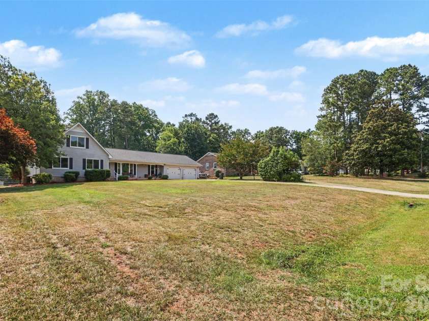 220 Roger Drive, Salisbury, NC 28147.  MLS# CAR4400637, YatesRealty ID 35219. 